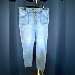 NWOT Fashion Nova Button fly Jeans